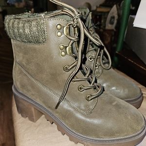 Universal Threads Aveline Lace up chunky Olive Green Combat/Hiking Boot Size 6.5